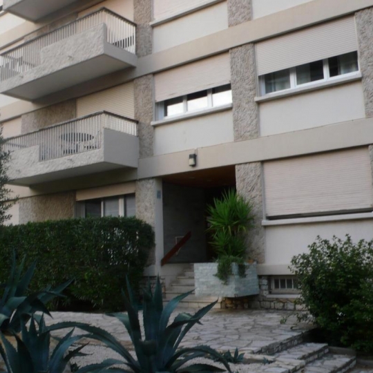  CABINET L'ANTENNE : Appartement | NIMES (30900) | 90 m2 | 900 € 