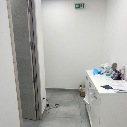  CABINET L'ANTENNE : Office | NIMES (30900) | 45 m2 | 585 € 