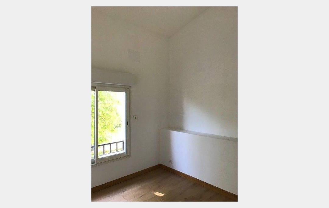 CABINET L'ANTENNE : House | NIMES (30000) | 58 m2 | 720 € 