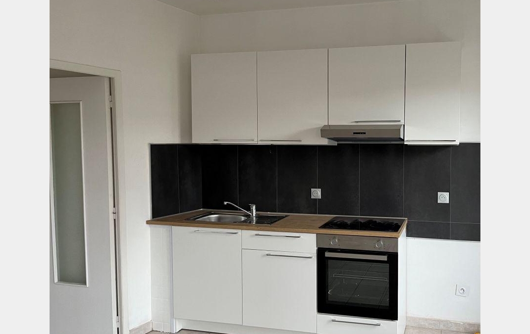 CABINET L'ANTENNE : Appartement | NIMES (30900) | 46 m2 | 533 € 