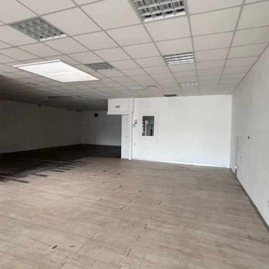  CABINET L'ANTENNE : Local / Bureau | CAISSARGUES (30132) | 280 m2 | 2 222 € 