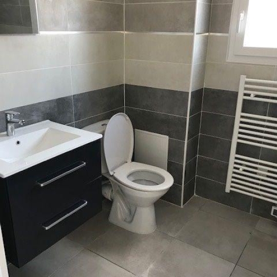  CABINET L'ANTENNE : Autres | NIMES (30900) | 74 m2 | 928 € 