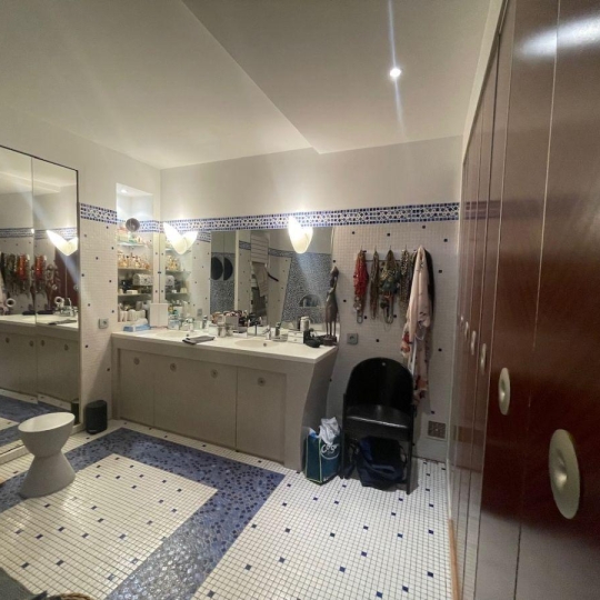  CABINET L'ANTENNE : Appartement | NIMES (30900) | 266 m2 | 2 390 € 