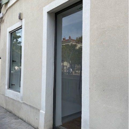  CABINET L'ANTENNE : Local / Bureau | NIMES (30900) | 45 m2 | 823 € 