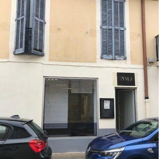  CABINET L'ANTENNE : Office | NIMES (30900) | 47 m2 | 365 € 