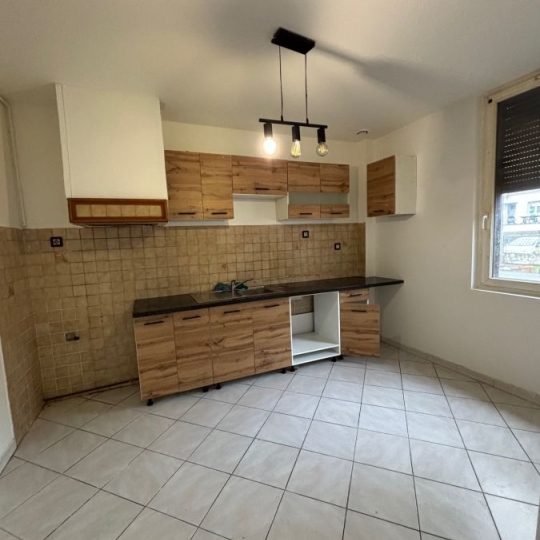  CABINET L'ANTENNE : House | NIMES (30900) | 74 m2 | 790 € 