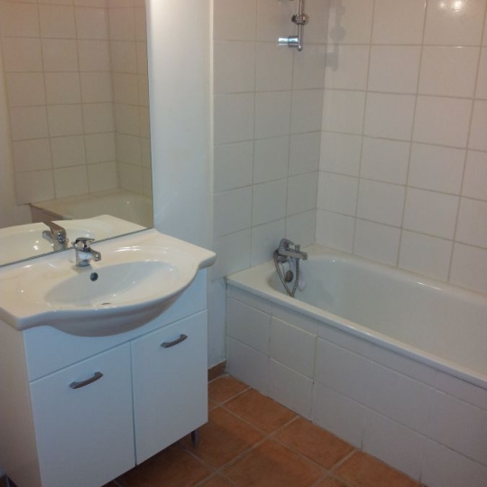  CABINET L'ANTENNE : Appartement | LA ROUVIERE (30190) | 98 m2 | 712 € 