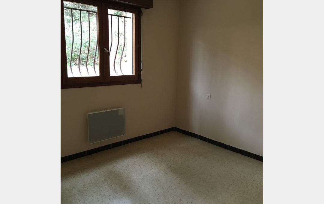 CABINET L'ANTENNE : Apartment | NIMES (30900) | 32 m2 | 485 € 