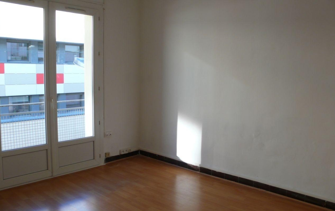 CABINET L'ANTENNE : Apartment | NIMES (30000) | 57 m2 | 607 € 