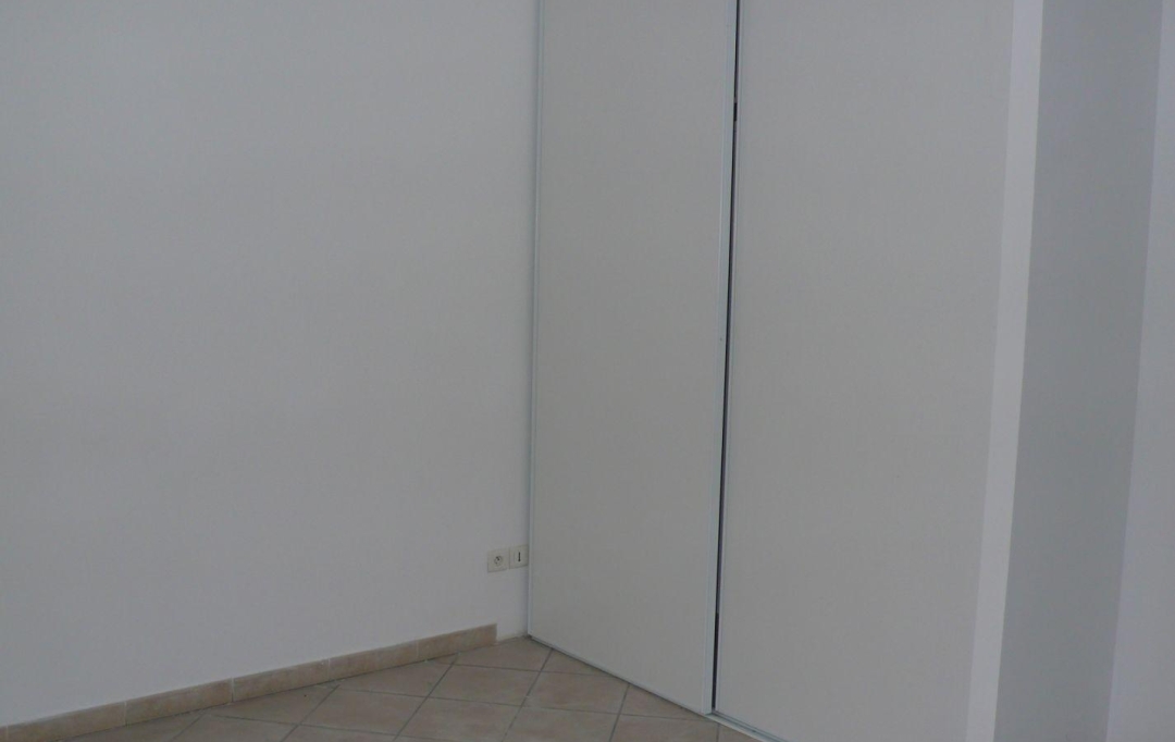 CABINET L'ANTENNE : Appartement | NIMES (30900) | 84 m2 | 670 € 