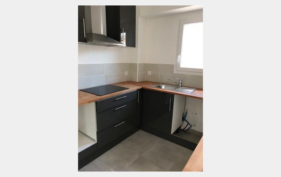 CABINET L'ANTENNE : Autres | NIMES (30900) | 74 m2 | 928 € 