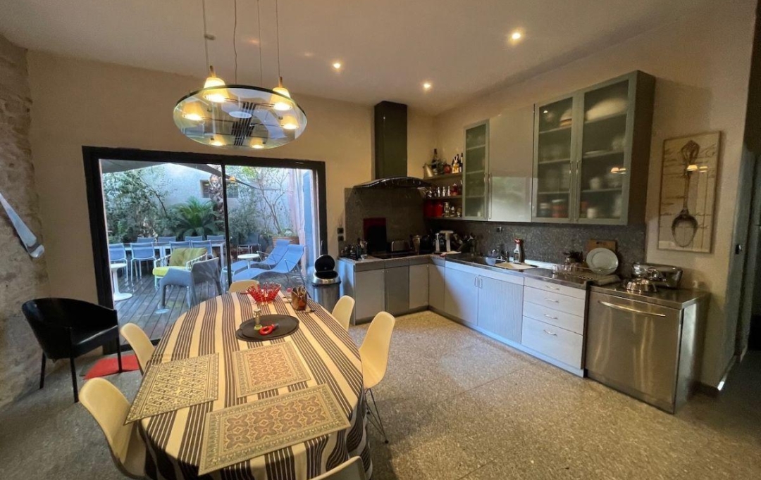 CABINET L'ANTENNE : Appartement | NIMES (30900) | 266 m2 | 2 390 € 