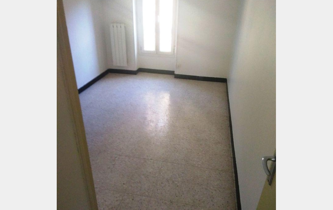 CABINET L'ANTENNE : Appartement | NIMES (30900) | 62 m2 | 574 € 