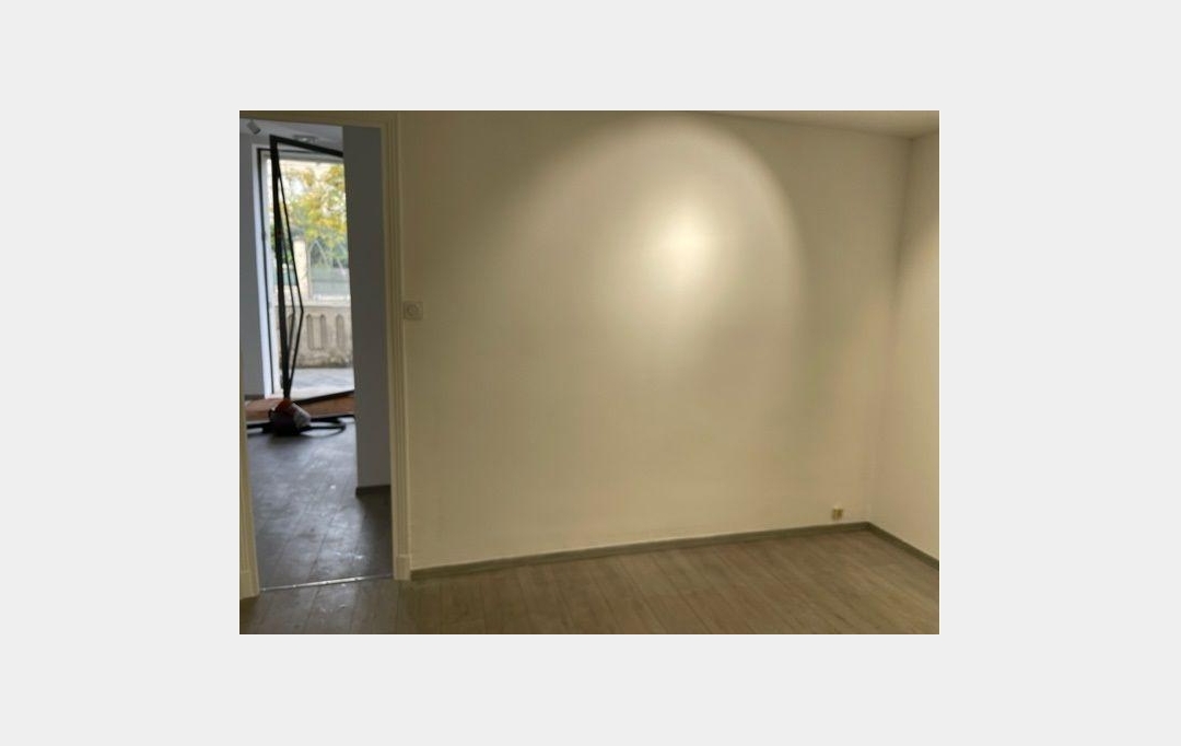 CABINET L'ANTENNE : Local / Bureau | NIMES (30900) | 45 m2 | 823 € 