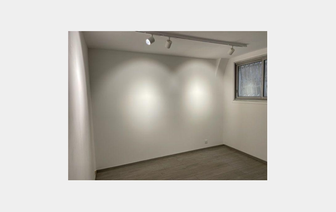 CABINET L'ANTENNE : Local / Bureau | NIMES (30900) | 45 m2 | 823 € 