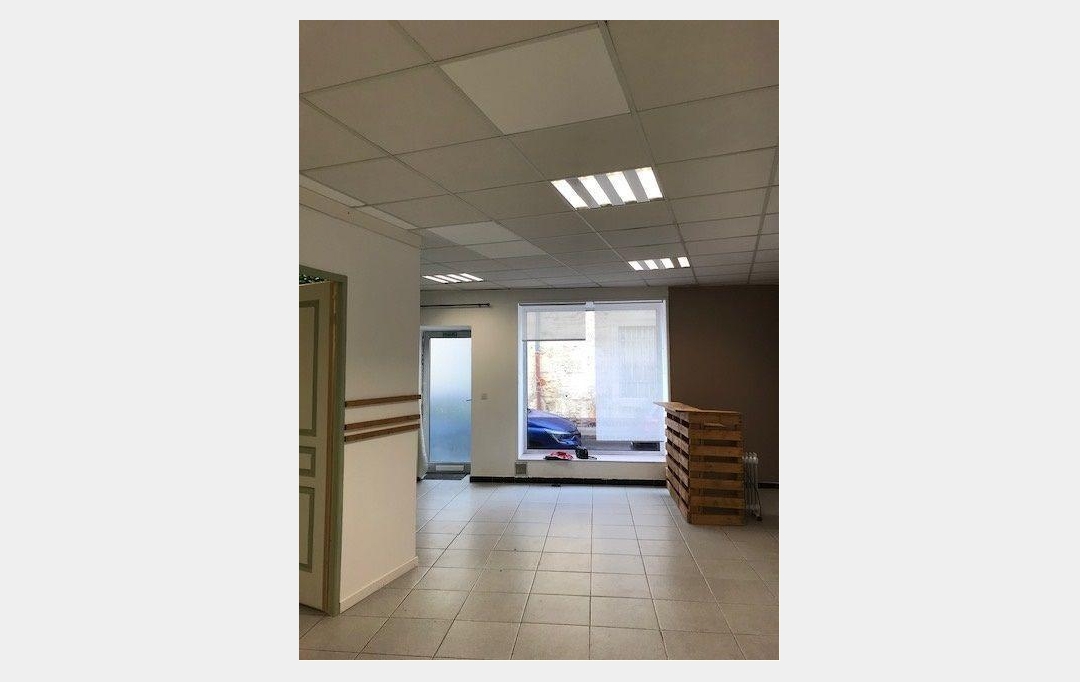 CABINET L'ANTENNE : Office | NIMES (30900) | 47 m2 | 365 € 