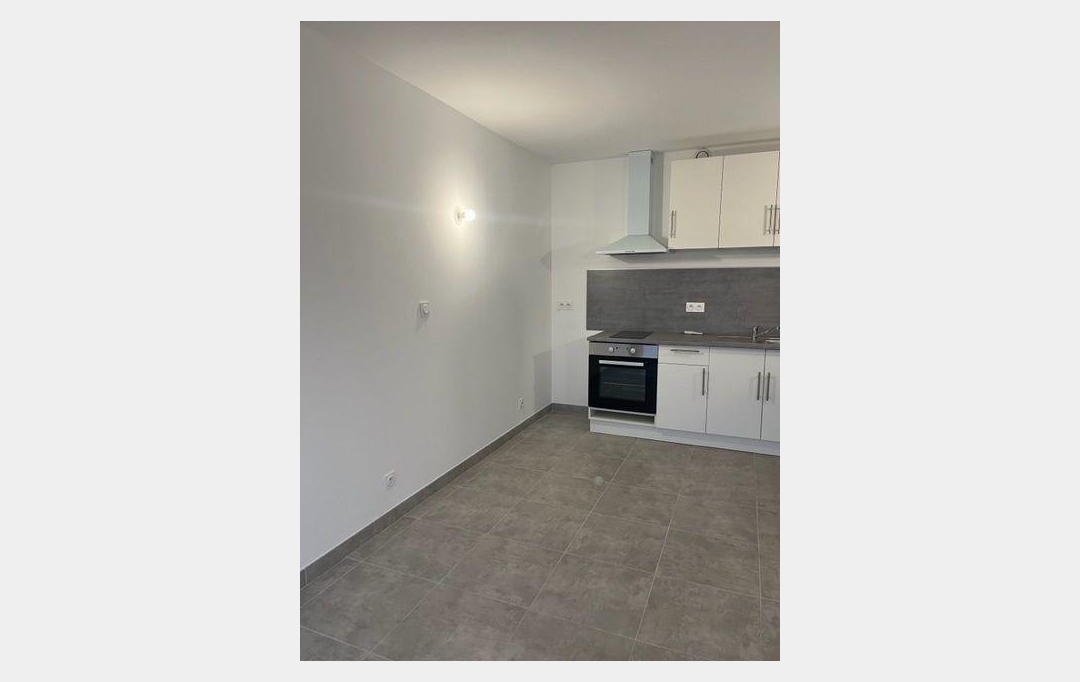 CABINET L'ANTENNE : Appartement | NIMES (30000) | 22 m2 | 390 € 