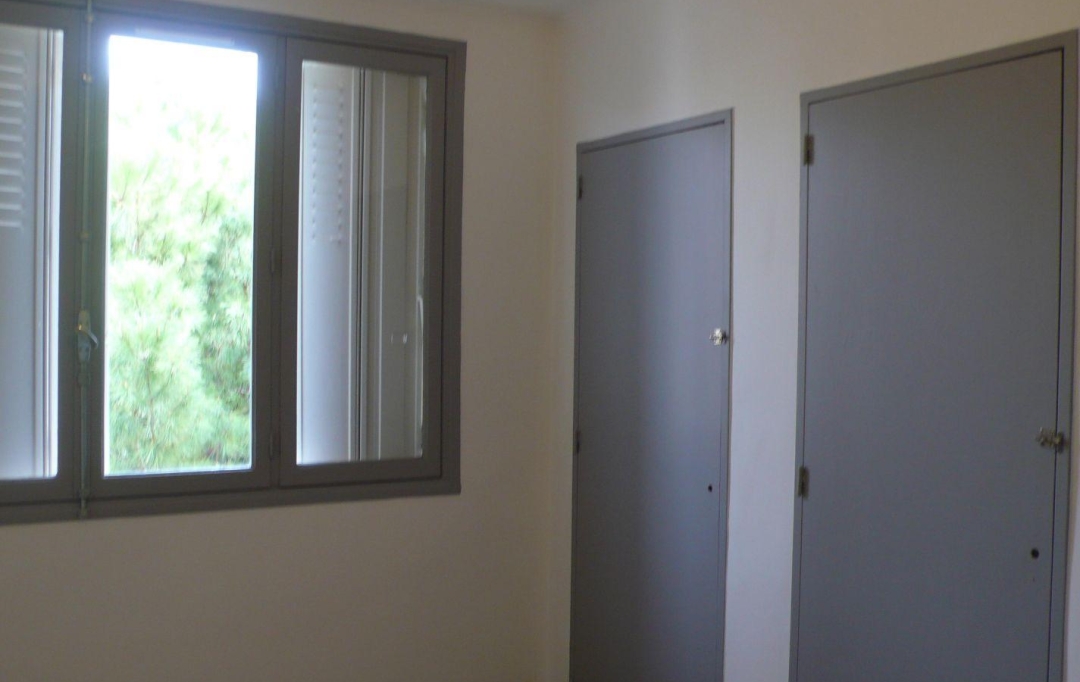CABINET L'ANTENNE : Appartement | NIMES (30900) | 53 m2 | 617 € 