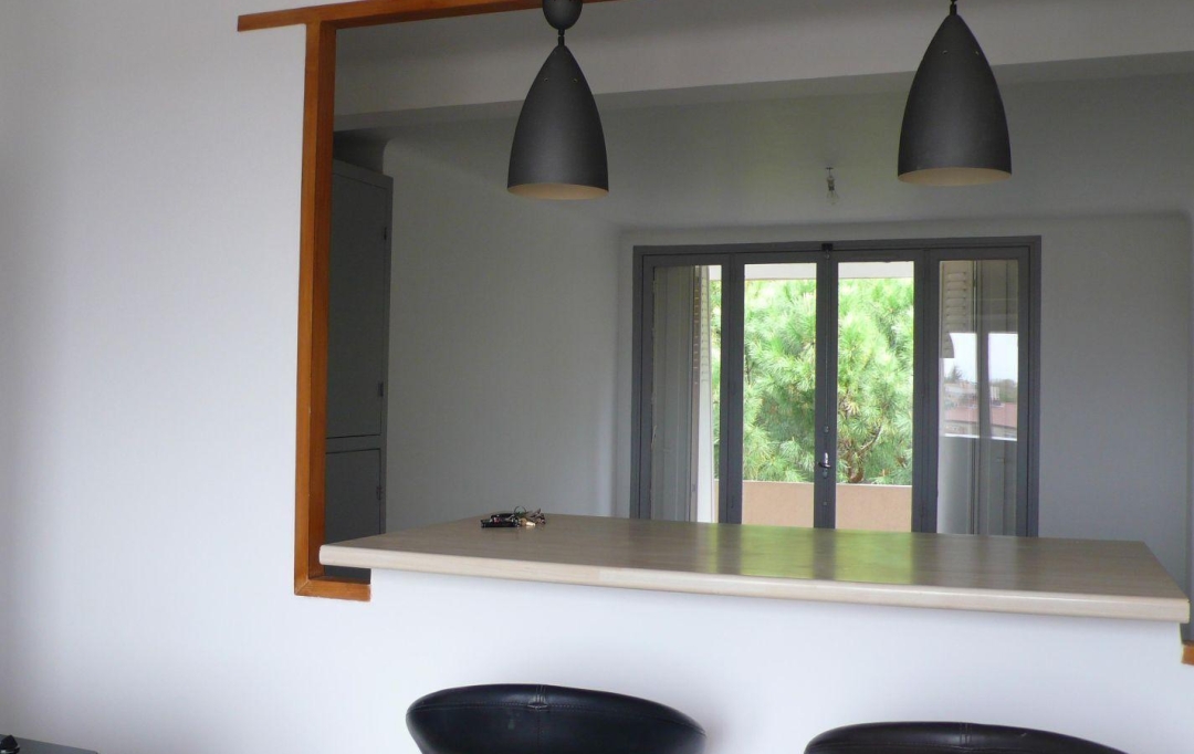CABINET L'ANTENNE : Appartement | NIMES (30900) | 53 m2 | 617 € 