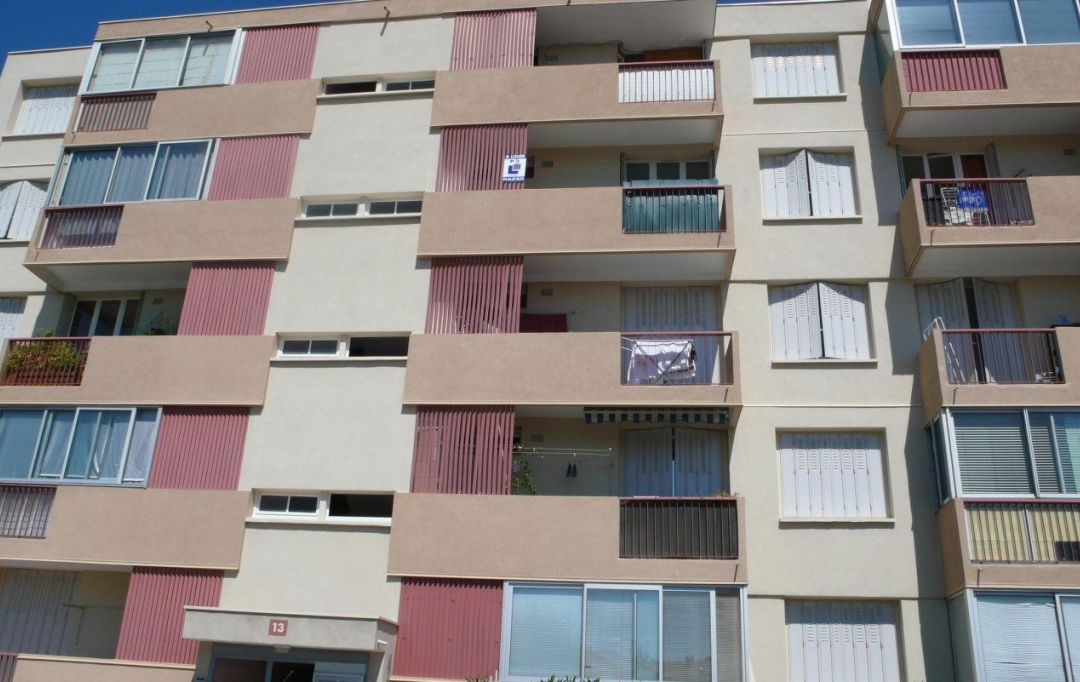 CABINET L'ANTENNE : Appartement | NIMES (30900) | 53 m2 | 617 € 