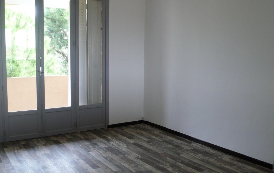 CABINET L'ANTENNE : Appartement | NIMES (30900) | 53 m2 | 617 € 