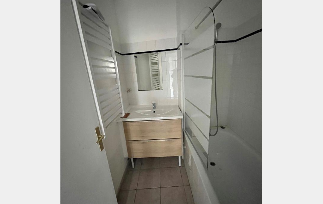 CABINET L'ANTENNE : Appartement | NIMES (30900) | 46 m2 | 533 € 