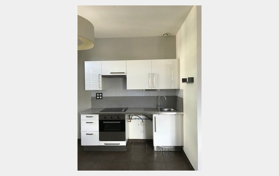 CABINET L'ANTENNE : Appartement | NIMES (30900) | 59 m2 | 596 € 