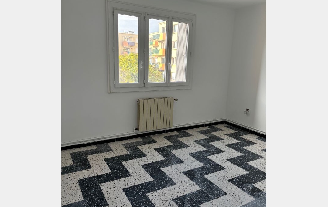 CABINET L'ANTENNE : Appartement | NIMES (30900) | 67 m2 | 696 € 