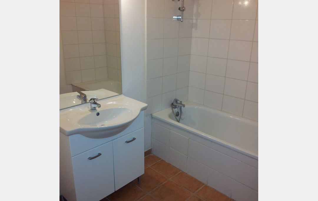 CABINET L'ANTENNE : Appartement | LA ROUVIERE (30190) | 98 m2 | 712 € 