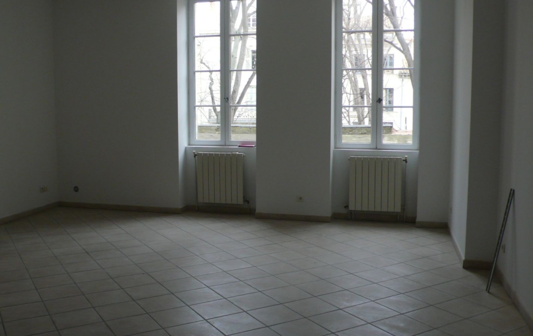CABINET L'ANTENNE : Apartment | NIMES (30900) | 85 m2 | 610 € 