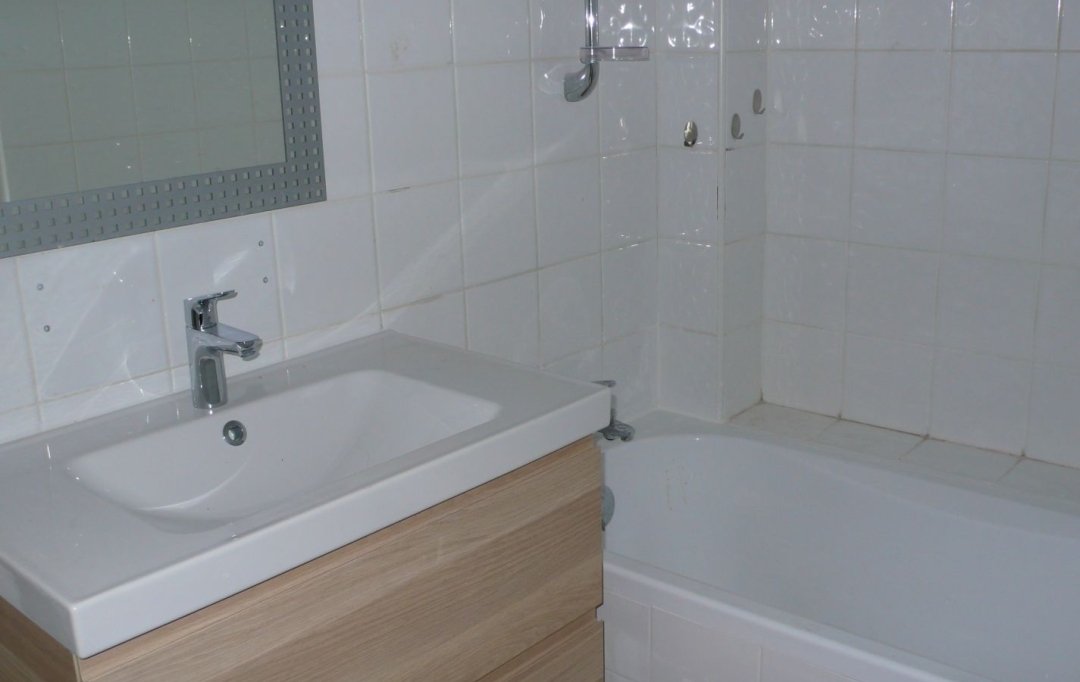 CABINET L'ANTENNE : Apartment | NIMES (30900) | 85 m2 | 610 € 