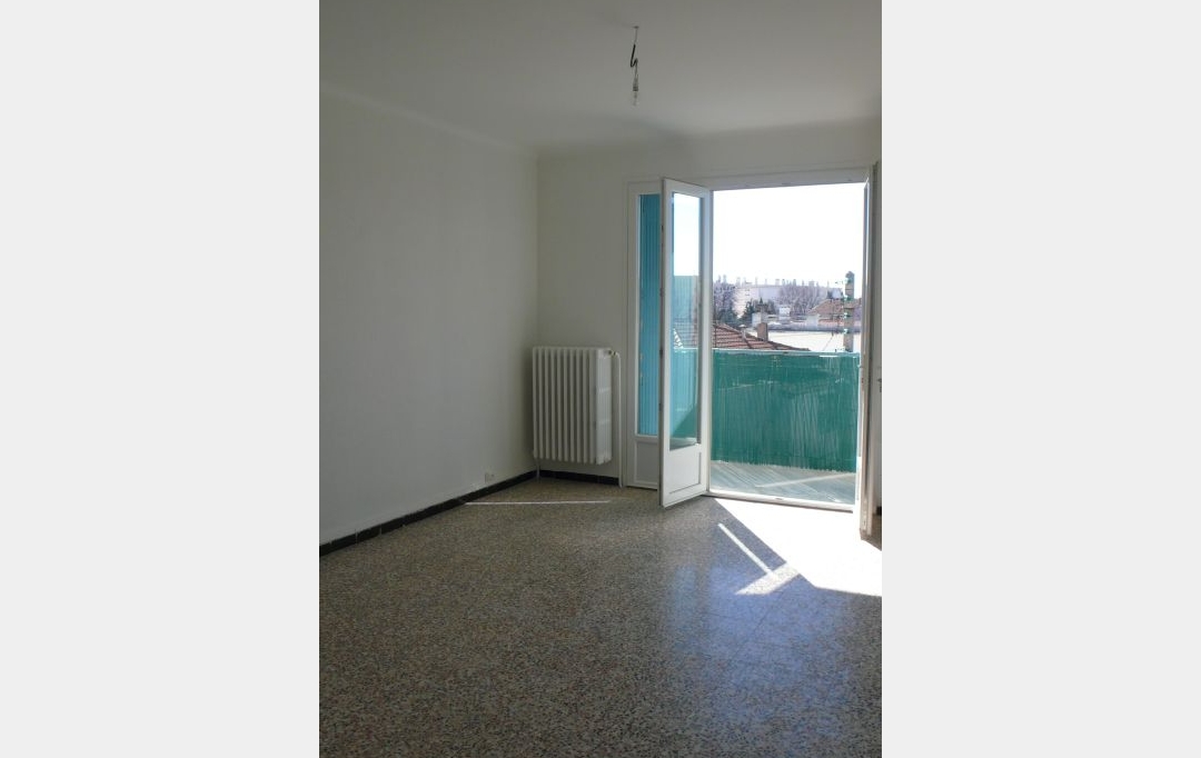 CABINET L'ANTENNE : Apartment | NIMES (30900) | 67 m2 | 642 € 