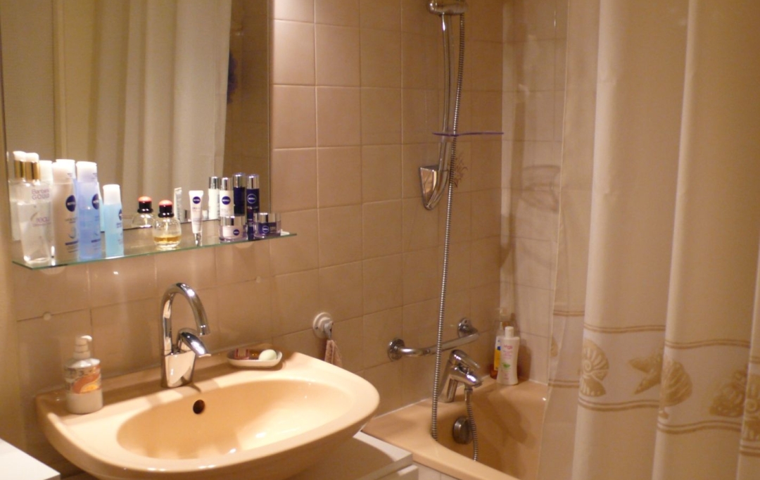 CABINET L'ANTENNE : Apartment | NIMES (30900) | 53 m2 | 646 € 
