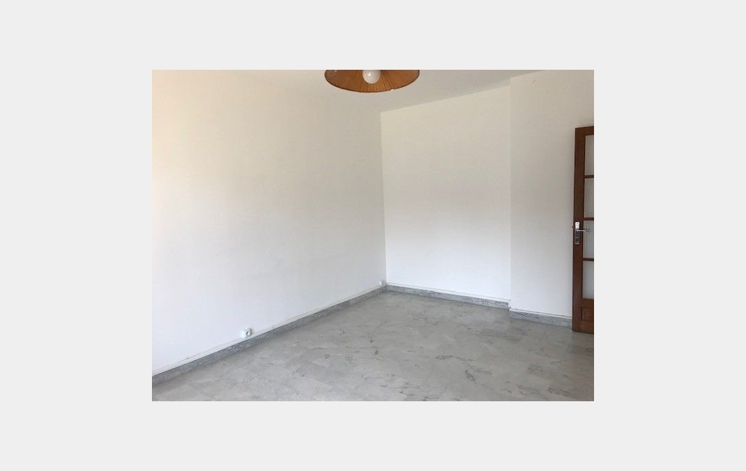 CABINET L'ANTENNE : Apartment | NIMES (30900) | 44 m2 | 719 € 