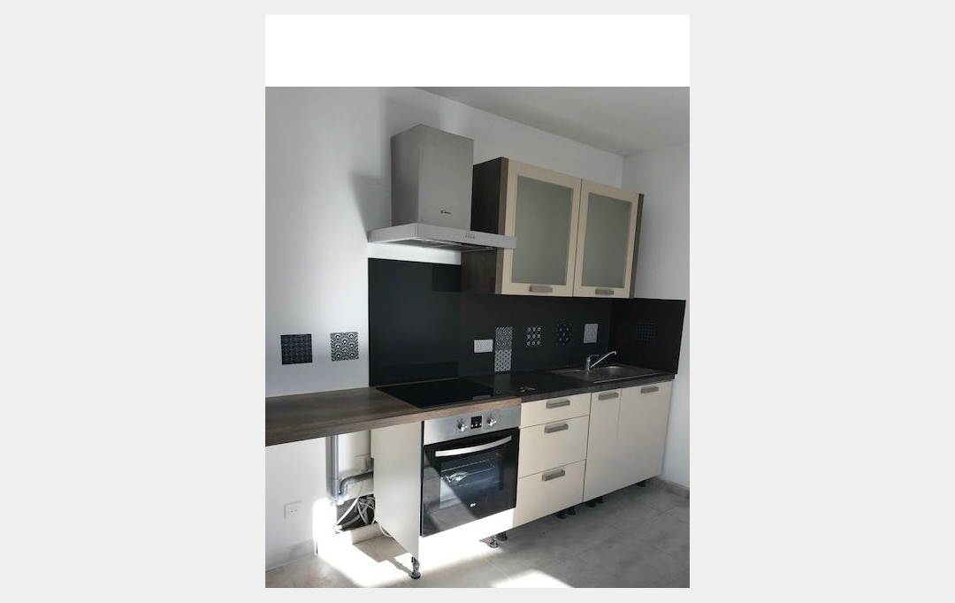 CABINET L'ANTENNE : Appartement | NIMES (30900) | 61 m2 | 637 € 