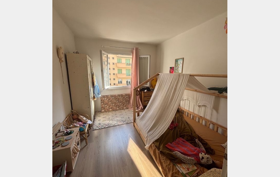 CABINET L'ANTENNE : Appartement | NIMES (30000) | 89 m2 | 950 € 