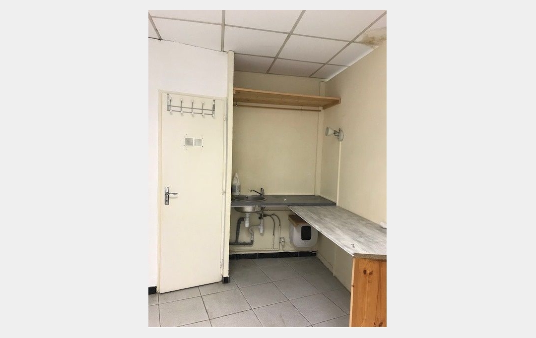 CABINET L'ANTENNE : Local / Bureau | NIMES (30900) | 47 m2 | 404 € 