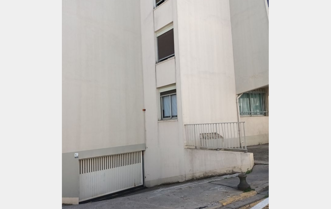 CABINET L'ANTENNE : Garage / Parking | NIMES (30900) | 0 m2 | 40 € 