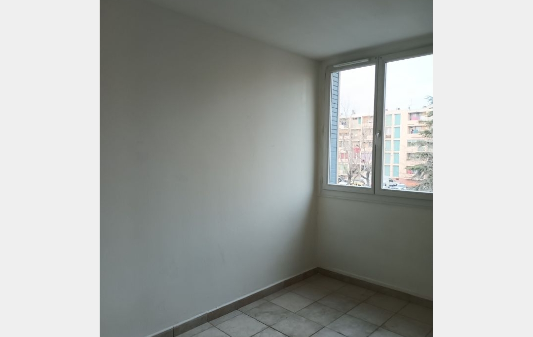 CABINET L'ANTENNE : Apartment | NIMES (30900) | 64 m2 | 651 &euro; 