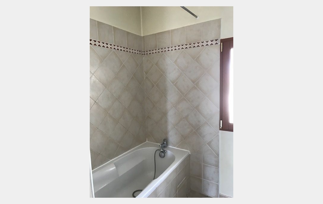CABINET L'ANTENNE : House | MILHAUD (30540) | 50 m2 | 852 &euro; 