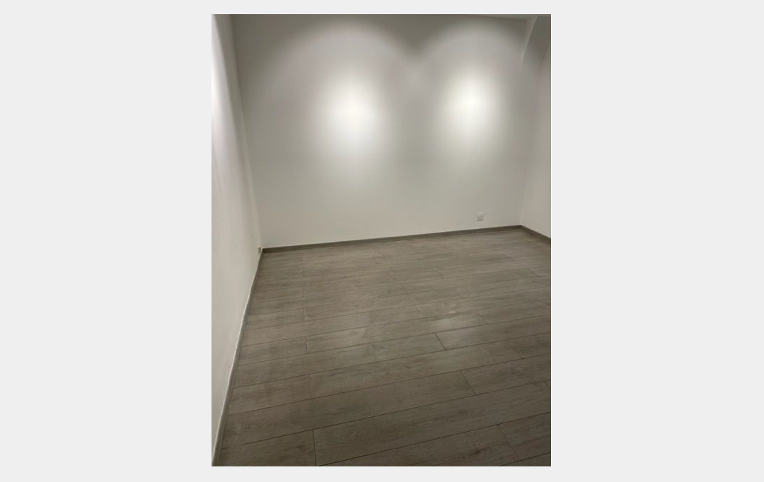 CABINET L'ANTENNE : Local / Bureau | NIMES (30900) | 45 m2 | 803 &euro; 