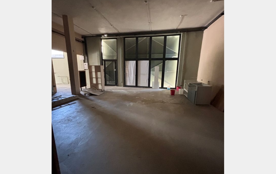 CABINET L'ANTENNE : Local / Bureau | NIMES (30900) | 276 m2 | 2 500 &euro; 