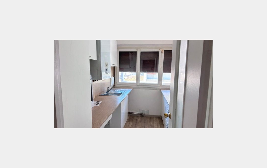 CABINET L'ANTENNE : Appartement | NIMES (30000) | 100 m2 | 1 200 &euro; 