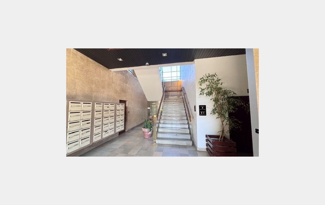 CABINET L'ANTENNE : Appartement | NIMES (30000) | 100 m2 | 1 200 &euro; 
