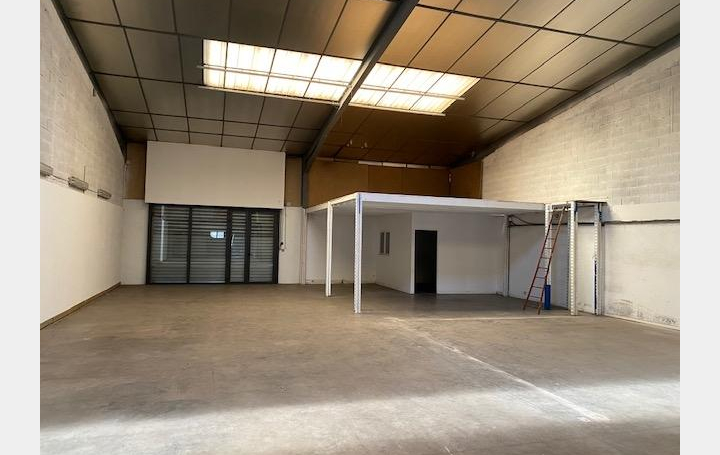 CABINET L'ANTENNE : Office | CAISSARGUES (30132) | 280 m2 | 2 016 € 