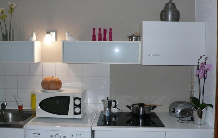 CABINET L'ANTENNE : Appartement | UZES (30700) | 23 m2 | 432 € 