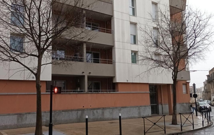 CABINET L'ANTENNE : Garage / Parking | NIMES (30900) | 0 m2 | 104 € 