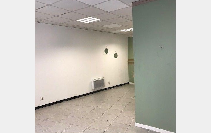 Local commercial   NIMES  47 m2 365 € 