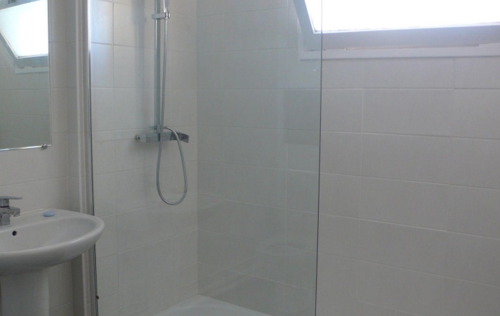 Studio NIMES 25 m2 397 € Studio NIMES 25 m2 397 €