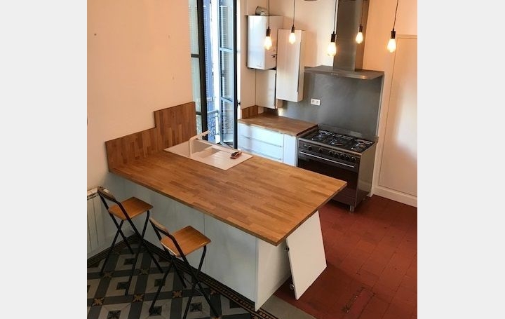 Appartement P4   NIMES  92 m2 1 083 € 